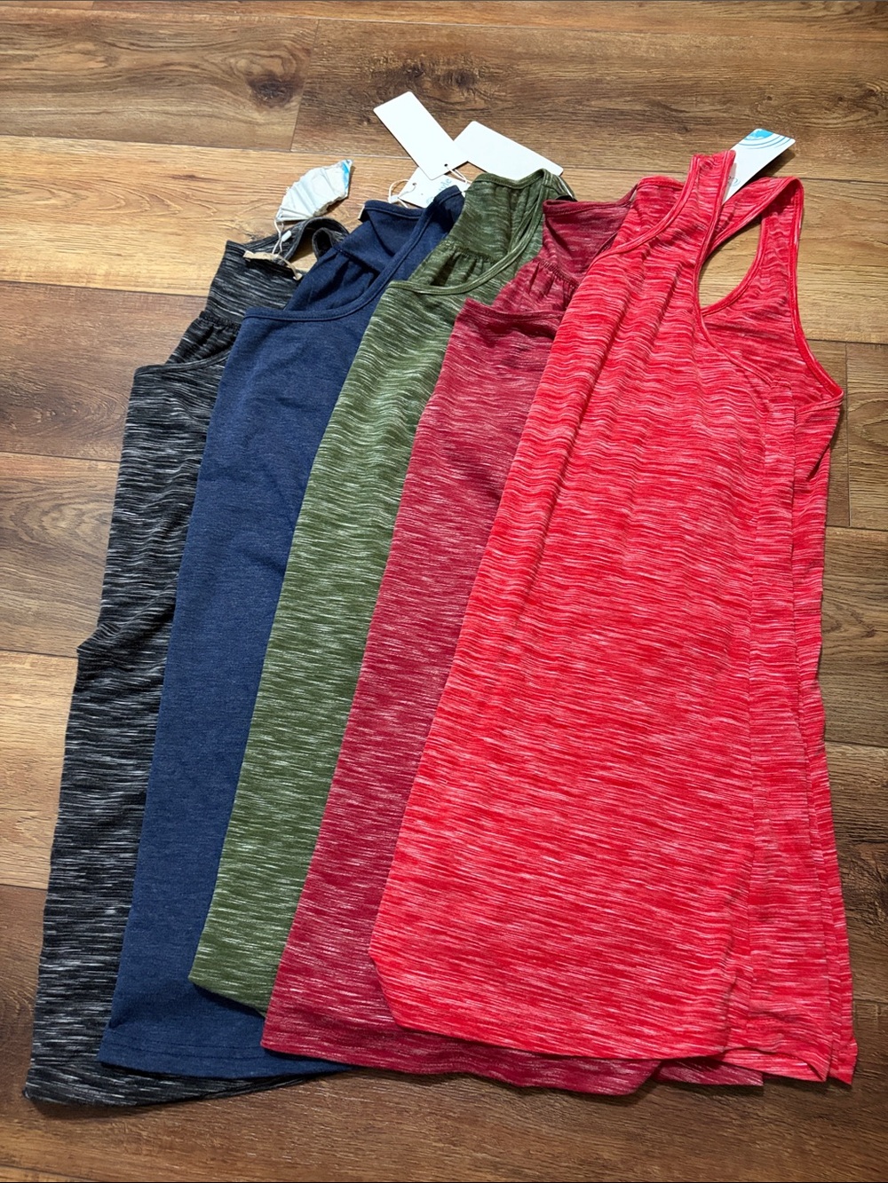 🌞 NWT 5Pc Tank Top Bundle 2 XL
